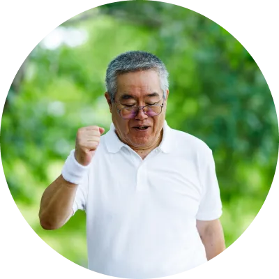 高齢者が運動しているリハビリの様子