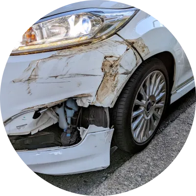 交通事故後の車と痛みのリハビリ希望者の様子